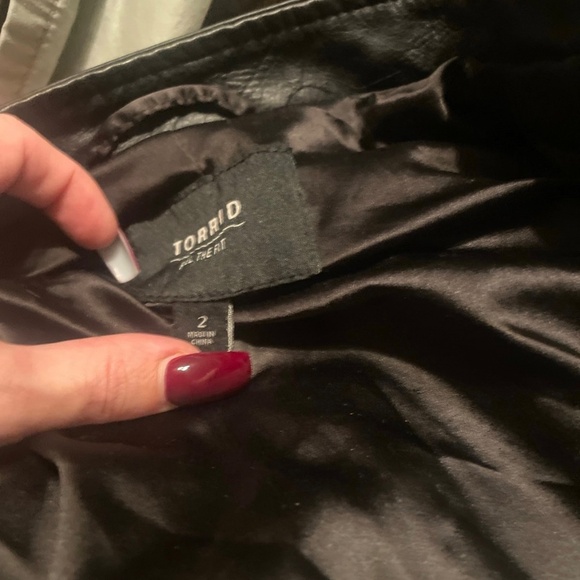 Leather jacket - Picture 3 of 3